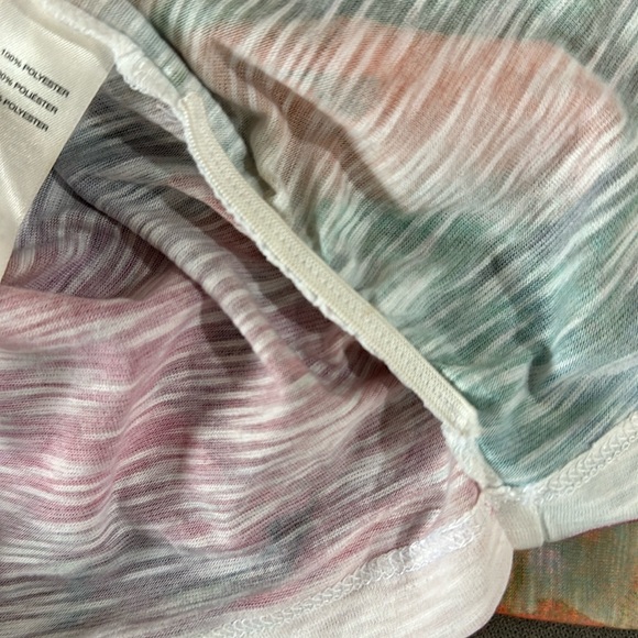 Chico’s Women Colorful Print Scoop Neck Tee Size 1/Small - Picture 11 of 13